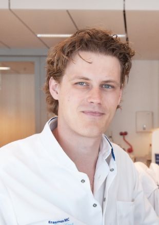 Op de foto ziet u Jorke Willemse van het Erasmus MC in het lab
