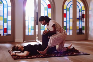 Op de foto ziet u Shruti Madhusudhan. Ze geeft yoga-massagetherapie. Shruti wil zelf geen donororgaan ontvangen.